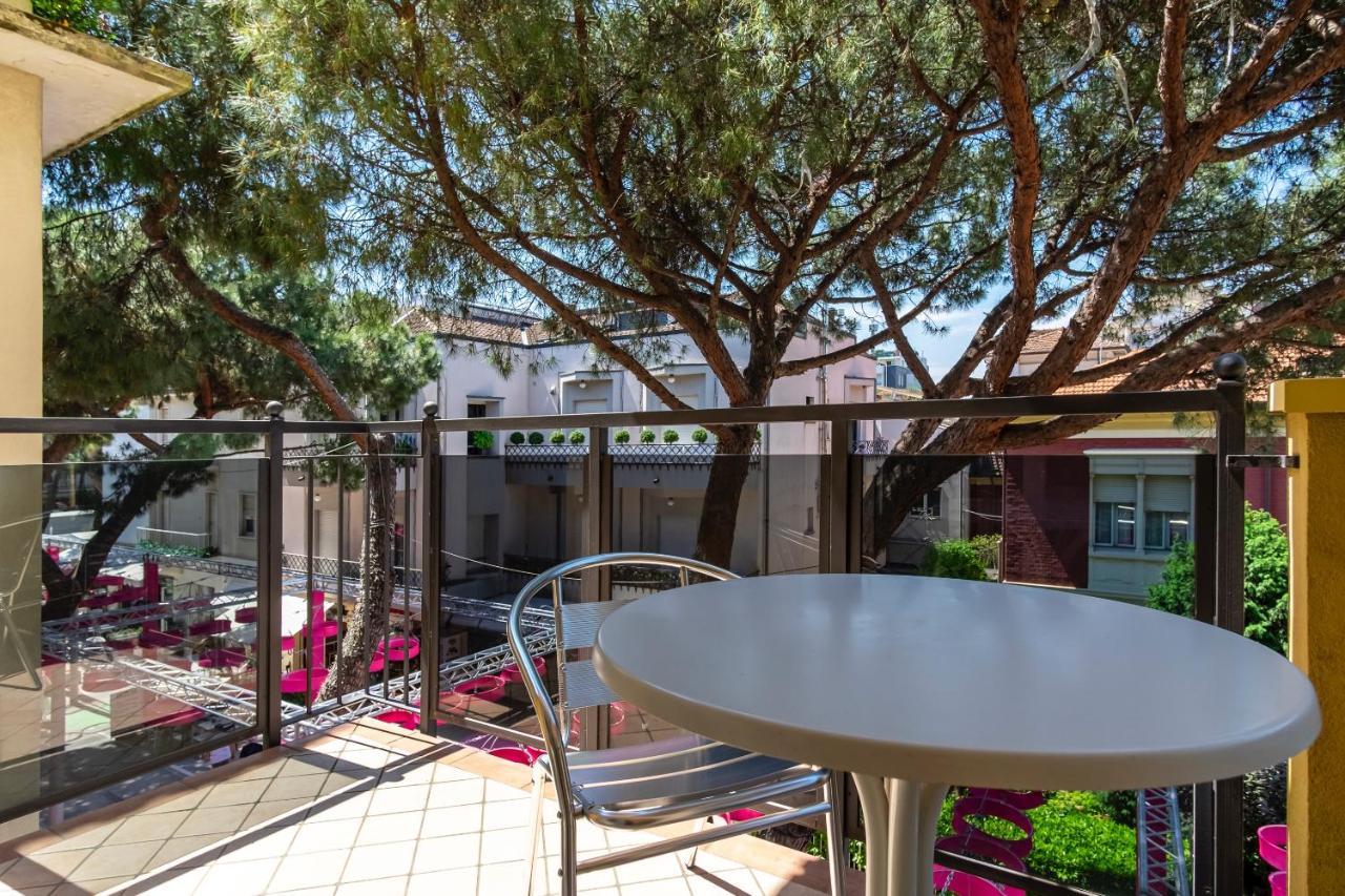 Hotel Mocambo Riccione Exterior foto