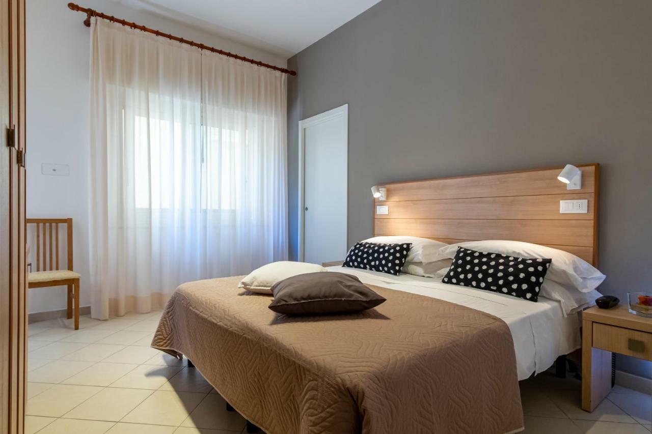 Hotel Mocambo Riccione Exterior foto